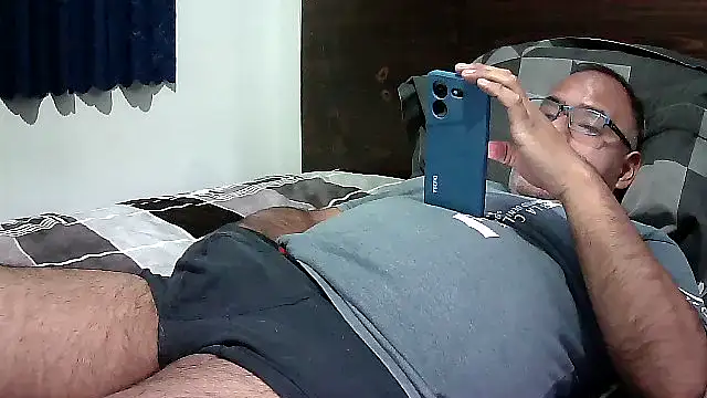 Snapshot of PhillDrake11 chatting on October 2025 12:01:02 AM PhillDrake11 online show from October 2025 12:01:02 AM