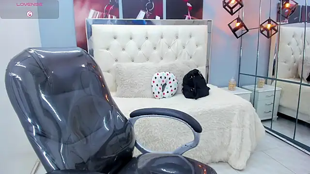 pearl weet online show from November 2025 05:35:01 PM