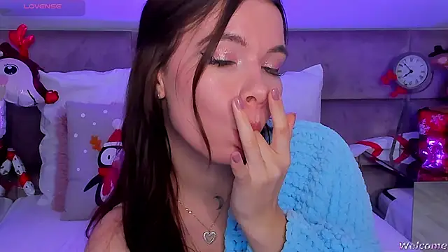 MiaMuse online show from December 2025 08:04:02 PM