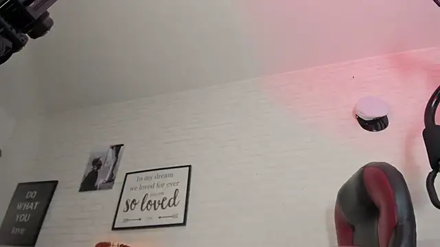 Roxahank online show from March 2026 06:12:02 PM