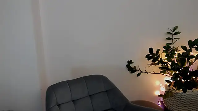 Xentthia online show from November 2025 09:02:02 AM