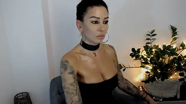 Xentthia online show from October 2025 02:51:01 PM