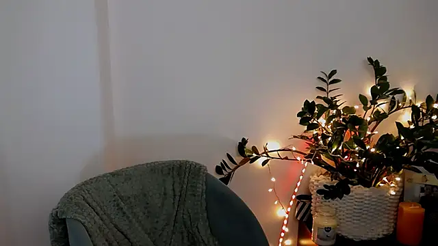 Xentthia online show from February 2025 04:46:02 PM