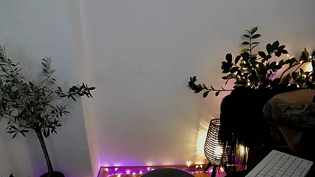 Xentthia online show from November 2025 03:56:02 PM