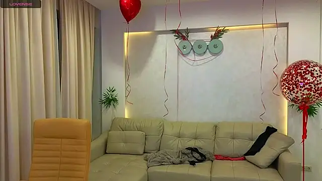 Snapshot of Rabbits_couplee chatting on February 2025 12:42:01 AM Rabbits couplee online show from February 2025 12:42:01 AM