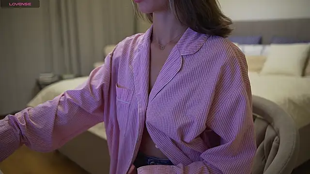 Snapshot of Danielle_Thomas chatting on September 2025 07:30:01 PM Danielle Thomas online show from September 2025 07:30:01 PM