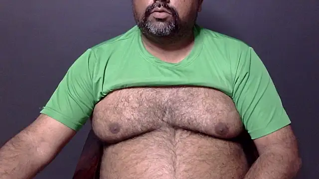 Snapshot of hairysubcub_70 chatting on March 2025 01:06:02 PM hairysubcub 70 online show from March 2025 01:06:02 PM