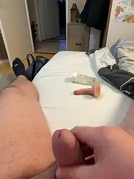 Snapshot of Tomi2244 chatting on October 2025 03:45:02 PM Tomi2244 online show from October 2025 03:45:02 PM