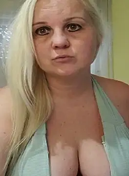 Snapshot of Mayci1984 chatting on October 2025 11:23:02 AM Mayci1984 online show from October 2025 11:23:02 AM