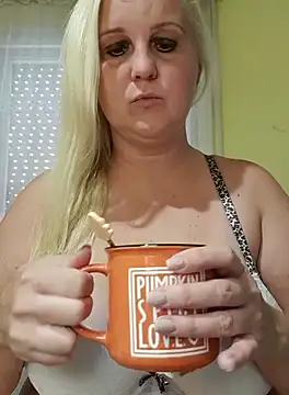 Snapshot of Mayci1984 chatting on September 2025 11:38:02 AM Mayci1984 online show from September 2025 11:38:02 AM