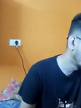 arhan3043 online show from September 2025 01:37:02 PM