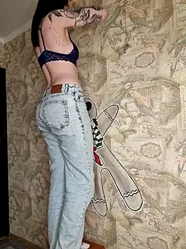 LazyTanukii online show from December 2025 06:50:01 AM