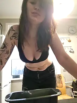 LazyTanukii online show from December 2025 06:24:01 AM