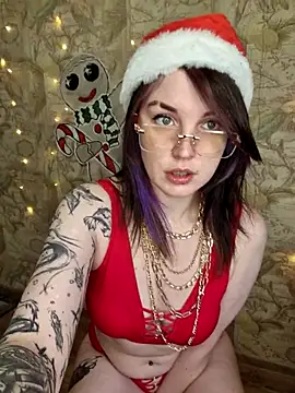 LazyTanukii online show from December 2025 06:45:01 AM