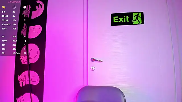 auroralatexprincess online show from December 2025 07:59:01 PM