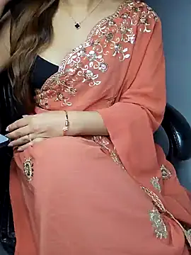 Snapshot of aliyaah_singh chatting on January 2025 08:05:02 PM aliyaah singh online show from January 2025 08:05:02 PM