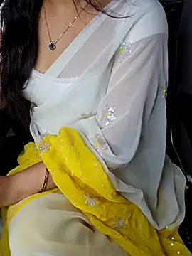 Snapshot of aliyaah_singh chatting on November 2025 06:01:02 PM aliyaah singh online show from November 2025 06:01:02 PM