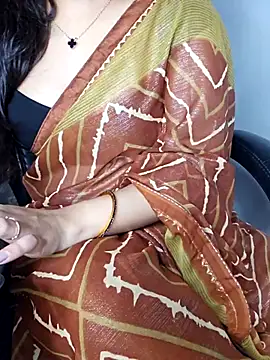 Snapshot of aliyaah_singh chatting on September 2025 05:27:01 PM aliyaah singh online show from September 2025 05:27:01 PM