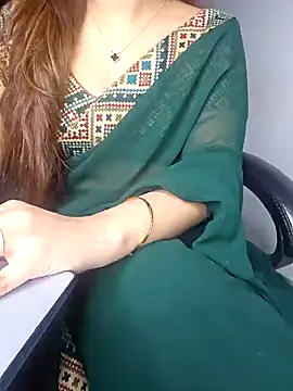 Snapshot of aliyaah_singh chatting on January 2025 07:07:01 PM aliyaah singh online show from January 2025 07:07:01 PM