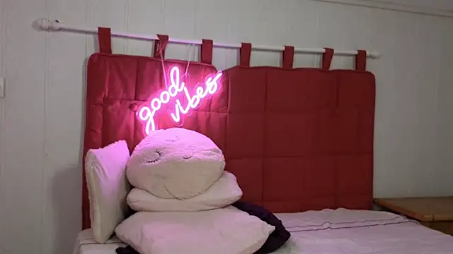 TiffanyDollxxx online show from September 2025 08:48:01 PM