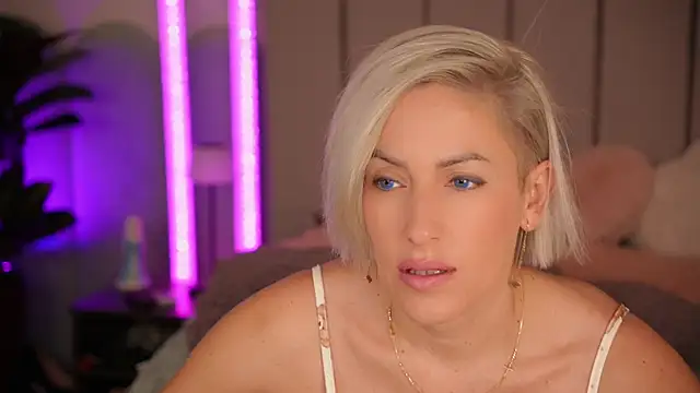 VickySecret96 online show from November 2025 05:46:05 PM