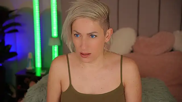 VickySecret96 online show from January 2026 04:35:02 PM