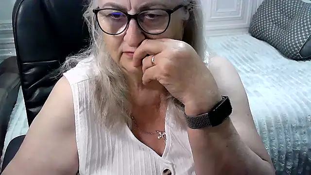 Snapshot of LolkaAlyss chatting on June 2026 07:44:02 PM LolkaAlyss online show from June 2026 07:44:02 PM