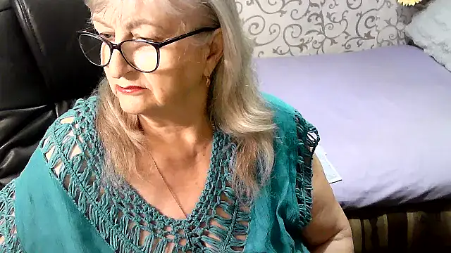 LolkaAlyss online show from November 2025 07:06:01 PM