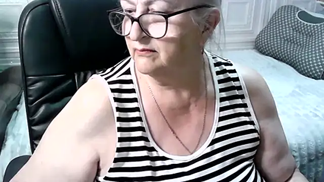 LolkaAlyss online show from April 2026 08:57:02 PM