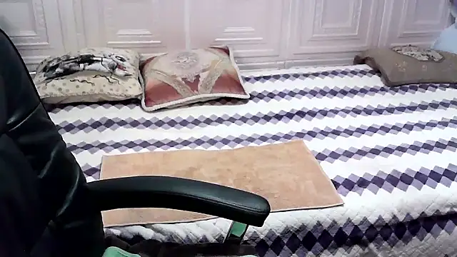 LolkaAlyss online show from November 2025 08:41:02 PM