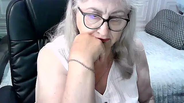 Snapshot of LolkaAlyss chatting on June 2026 04:09:02 AM LolkaAlyss online show from June 2026 04:09:02 AM