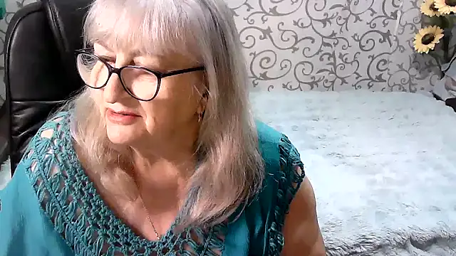 LolkaAlyss online show from October 2025 03:43:02 PM