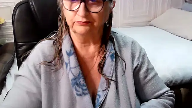 LolkaAlyss online show from April 2026 07:53:01 PM