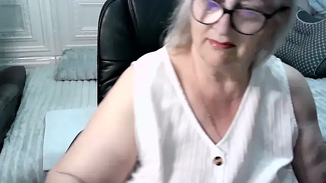 LolkaAlyss online show from May 2026 08:33:02 PM