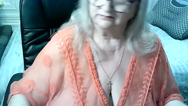 LolkaAlyss online show from April 2026 06:55:01 PM