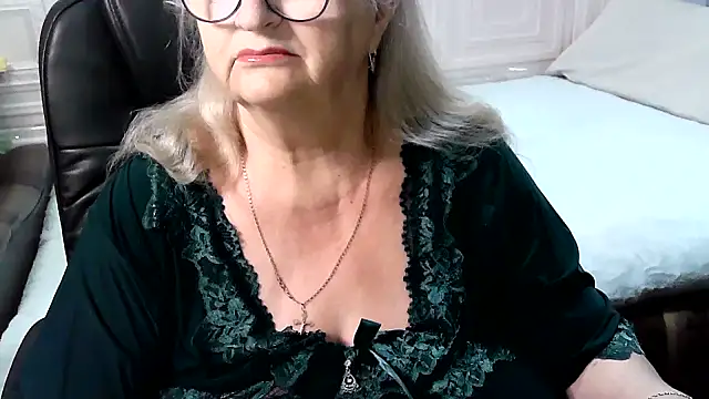 LolkaAlyss online show from April 2026 07:37:02 PM