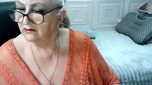 LolkaAlyss online show from April 2026 05:06:02 PM