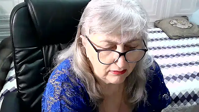 LolkaAlyss online show from November 2025 09:02:01 PM