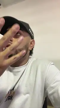 Snapshot of dereck_fiore chatting on June 2026 07:19:02 PM dereck fiore online show from June 2026 07:19:02 PM