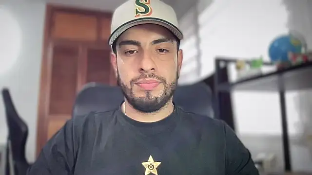 Snapshot of dereck_fiore chatting on March 2025 09:21:01 PM dereck fiore online show from March 2025 09:21:01 PM