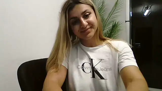 Snapshot of NicolePlay chatting on June 2026 02:20:02 AM NicolePlay online show from June 2026 02:20:02 AM