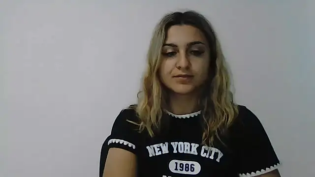 Snapshot of NicolePlay chatting on June 2026 05:19:01 AM NicolePlay online show from June 2026 05:19:01 AM