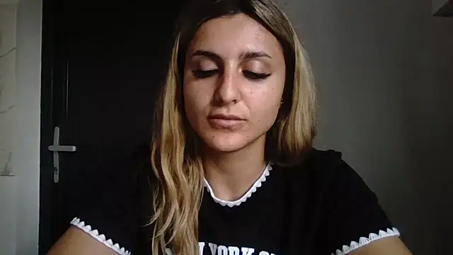 Snapshot of NicolePlay chatting on June 2026 01:45:01 PM NicolePlay online show from June 2026 01:45:01 PM