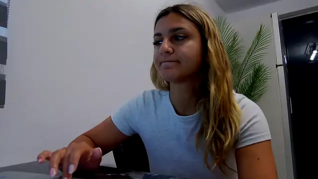 Snapshot of NicolePlay chatting on July 2026 03:02:01 AM NicolePlay online show from July 2026 03:02:01 AM