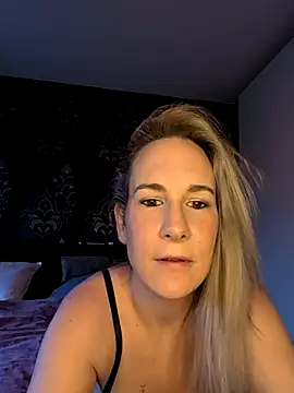 Snapshot of NaomiAndFriends chatting on February 2026 07:53:01 AM NaomiAndFriends online show from February 2026 07:53:01 AM