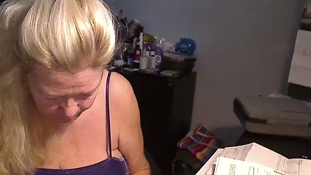 XTRAHORNYONE online show from January 2025 03:00:01 PM