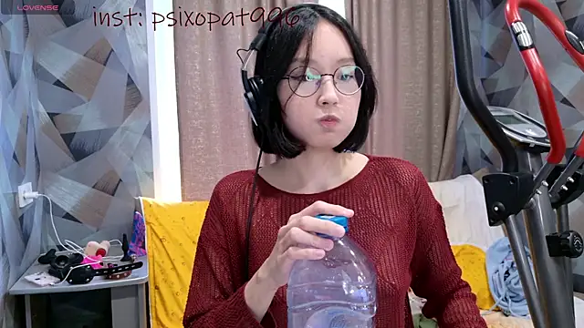 Snapshot of aliiiiiina chatting on October 2025 11:18:01 AM aliiiiiina online show from October 2025 11:18:01 AM