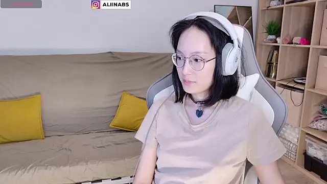 Snapshot of aliiiiiina chatting on February 2025 06:05:02 AM aliiiiiina online show from February 2025 06:05:02 AM