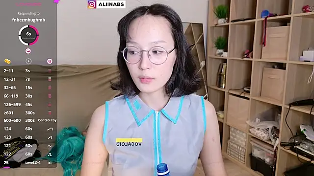 Snapshot of aliiiiiina chatting on March 2025 03:49:02 PM aliiiiiina online show from March 2025 03:49:02 PM