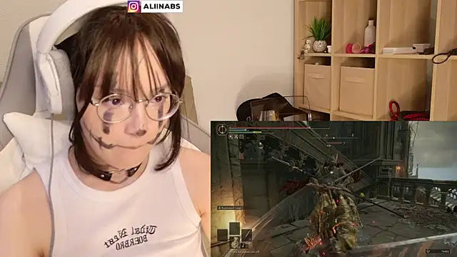 Snapshot of aliiiiiina chatting on January 2025 04:02:02 PM aliiiiiina online show from January 2025 04:02:02 PM